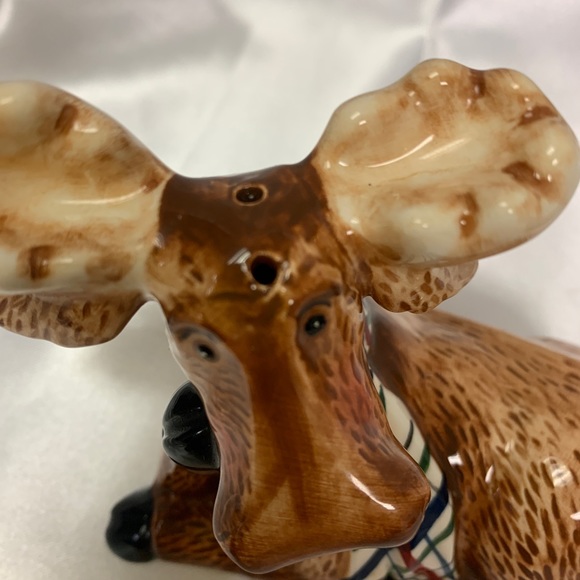 Vintage 2005 Young’s Moose Salt and Pepper Shakers - Picture 5 of 6